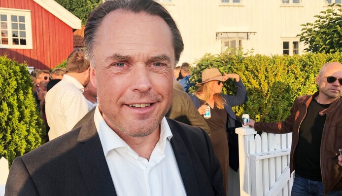 Kjetil Løset kom fra en godt betalt jobb i TV 2, da han begynte i Frp i sommer. Han dro fra millionlønn, men vil ikke snakke om hva slags lønn han har nå i Frp. Kjetil Løset kom fra en godt betalt jobb i TV 2, da han begynte i Frp i sommer. Han dro fra millionlønn, men vil ikke snakke om hva slags lønn han har nå i Frp.