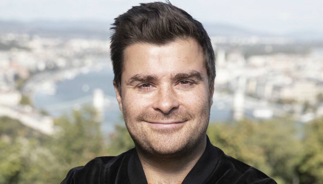 – Jeg ble kontaktet av kommunikasjonsdirektøren. Vi har snakket om behovet for å utvikle og produsere digitale produksjoner og hvordan man kunne gjennomføre en velkomstsending, skriver Martin Giæver – Jeg ble kontaktet av kommunikasjonsdirektøren. Vi har snakket om behovet for å utvikle og produsere digitale produksjoner og hvordan man kunne gjennomføre en velkomstsending, skriver Martin Giæver
