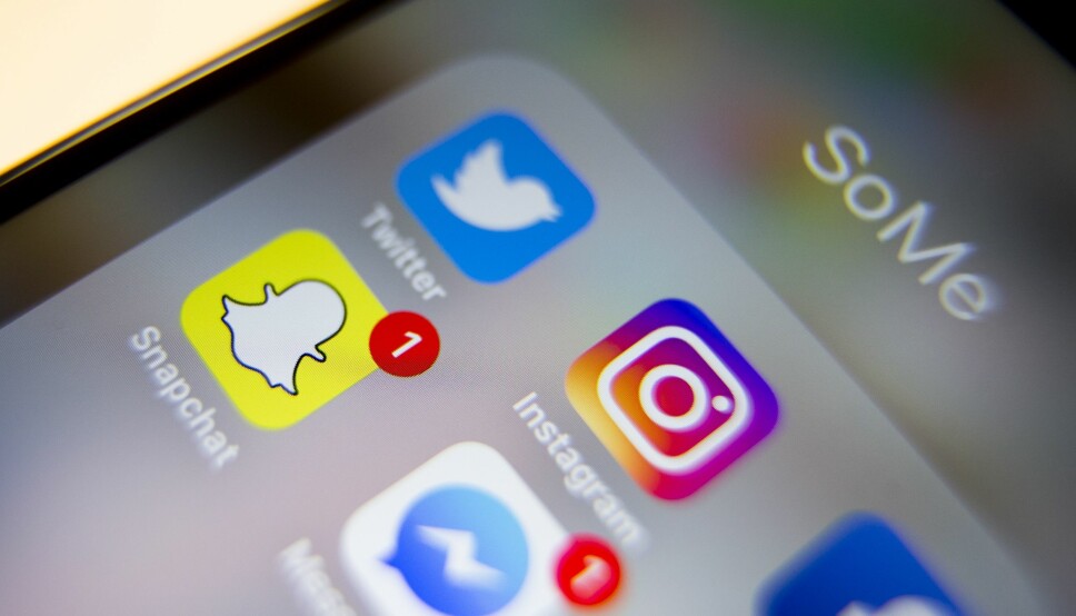 Sosiale medier som Messenger, Twitter, Instagram, Facebook og Snapchat.