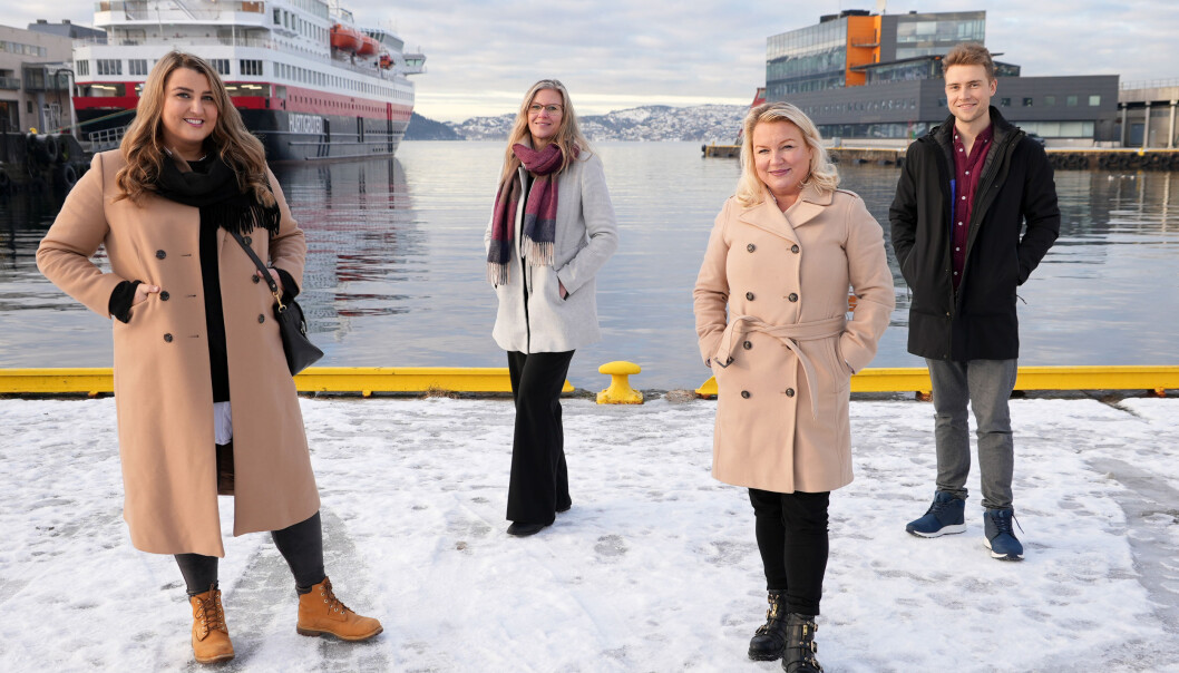 AD Yasmine Melbye Gonzales (til venstre), strategisk rådgiver Hilde Sander Meling og byråleder Jeanette Galtung Døsvig i Redink samt fotograf/regissør Lars Doksæter fra Screen Story er blant teamet som skal jobbe med reklamebyråtjenester for byutviklingsprogrammet Dokken. AD Yasmine Melbye Gonzales (til venstre), strategisk rådgiver Hilde Sander Meling og byråleder Jeanette Galtung Døsvig i Redink samt fotograf/regissør Lars Doksæter fra Screen Story er blant teamet som skal jobbe med reklamebyråtjenester for byutviklingsprogrammet Dokken.
