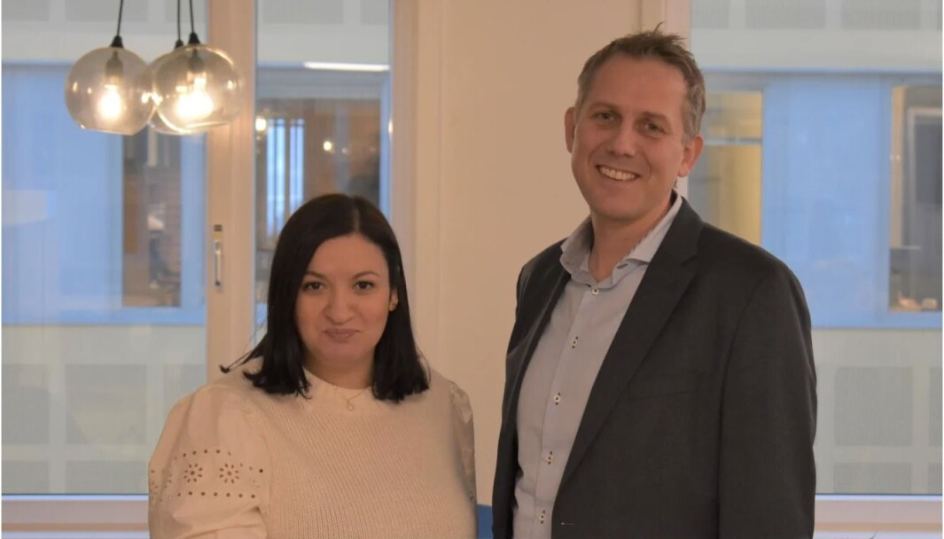 Fatima Elkadi (34) er ansatt som ny Communications Manager i JYSK Norge. Her sammen med nylig ansatt finanssjef Dag Harlem Stenersen. Fatima Elkadi (34) er ansatt som ny Communications Manager i JYSK Norge. Her sammen med nylig ansatt finanssjef Dag Harlem Stenersen.