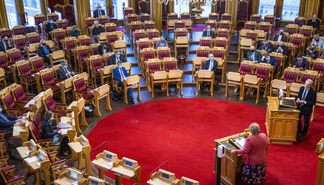 Ap-leder Jonas Gahr Støre og statsminister Erna Solberg under en debatt i Stortinget. Foto: Håkon Mosvold Larsen / NTB Ap-leder Jonas Gahr Støre og statsminister Erna Solberg under en debatt i Stortinget. Foto: Håkon Mosvold Larsen / NTB