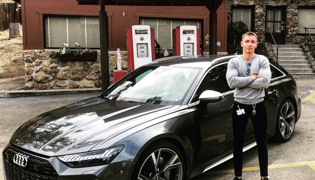 Morten Moum, her på pressetur med råskinnet Audi RS6, drømte om å få jobbe med kommunikasjon. Morten Moum, her på pressetur med råskinnet Audi RS6, drømte om å få jobbe med kommunikasjon.