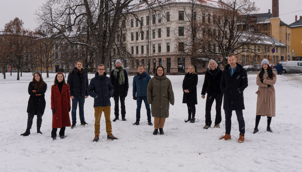 (f.v) May Linn Michaelsen (kreatør), Cathrine Stenfoss Nygaard (performance rådgiver), Sindre Veseth Foss (art director), Marius Jensen (strategisk rådgiver), Ulrik Solum Waagsether (tekstforfatter), Kjell Gabrielsen (leder digital transformasjon), Sonja Njølstad (prosjektleder), Lin Bull-Valen (seniorrådgiver, kommunikasjon Bufdir), Anne Hafstad (Kommunikasjonsdirektør Bufdir), Alexander Mostue (strategisk rådgiver) og Silje Bruvik (innholdskreatør). (f.v) May Linn Michaelsen (kreatør), Cathrine Stenfoss Nygaard (performance rådgiver), Sindre Veseth Foss (art director), Marius Jensen (strategisk rådgiver), Ulrik Solum Waagsether (tekstforfatter), Kjell Gabrielsen (leder digital transformasjon), Sonja Njølstad (prosjektleder), Lin Bull-Valen (seniorrådgiver, kommunikasjon Bufdir), Anne Hafstad (Kommunikasjonsdirektør Bufdir), Alexander Mostue (strategisk rådgiver) og Silje Bruvik (innholdskreatør).