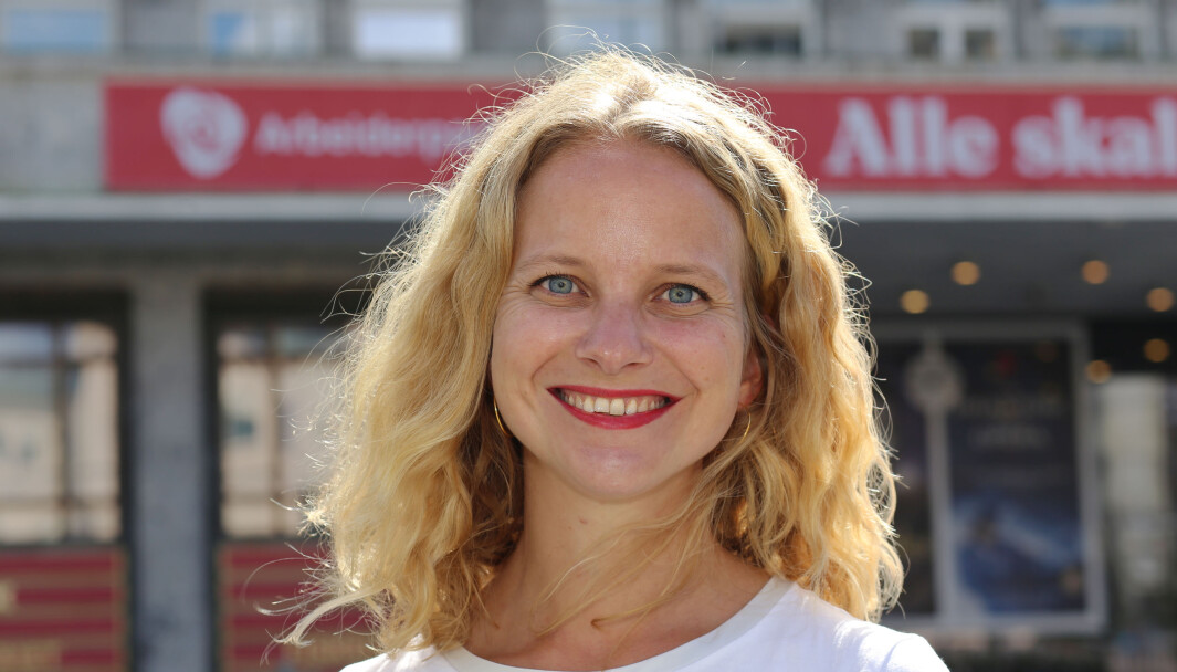 Kommunikasjonssjef Ingrid Langerud forteller at de bruker mye tid på internkommunikasjon og skolering i Arbeiderpartiet. Kommunikasjonssjef Ingrid Langerud forteller at de bruker mye tid på internkommunikasjon og skolering i Arbeiderpartiet.