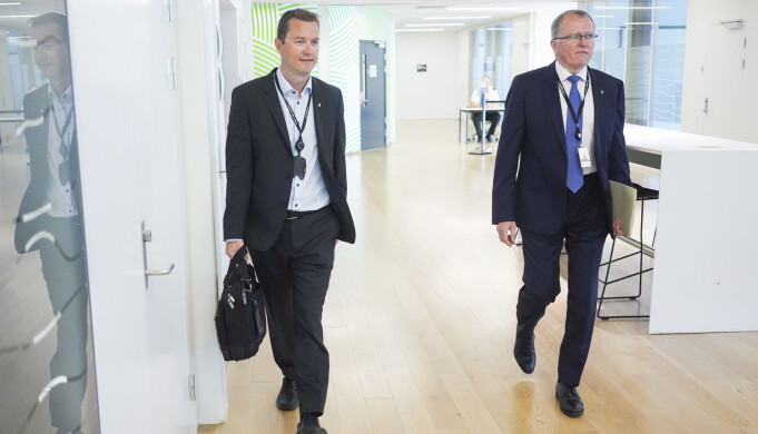 Bård Glad Pedersen, Informasjonsdirektør, og Eldar Sætre, tidligere konsernsjef i Equinor under en pressekonferanse i forbindelse med presentasjon av kvartalsresultat for andre kvartal 2020. Foto: Fredrik Hagen / NTB Bård Glad Pedersen, Informasjonsdirektør, og Eldar Sætre, tidligere konsernsjef i Equinor under en pressekonferanse i forbindelse med presentasjon av kvartalsresultat for andre kvartal 2020. Foto: Fredrik Hagen / NTB