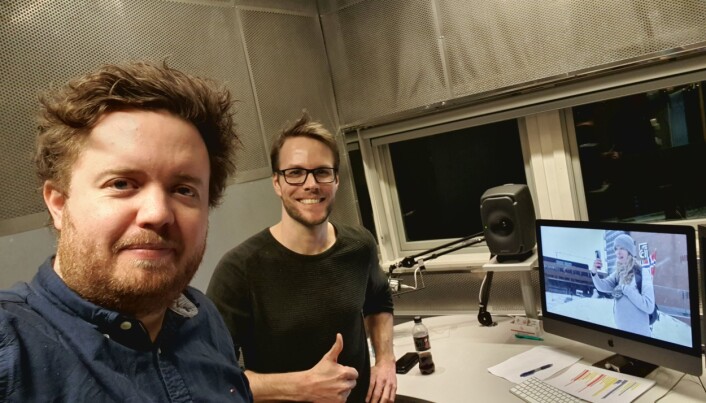 Kommunikasjonsdirektør Øivind Eskedal sammen med rådgiver Morten Torjussen(t.h). Bildet er tatt natt til lørdag. Kommunikasjonsdirektør Øivind Eskedal sammen med rådgiver Morten Torjussen(t.h). Bildet er tatt natt til lørdag.