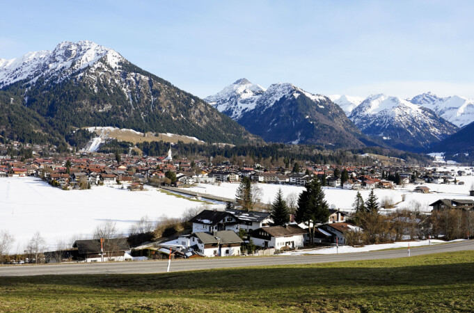 Yr melder om svært varme dager i begynnelsen av Ski-VM 2021 i Oberstdorf. Temperaturen siger ned rundt null om nettene, og litt lenger ut i mesterskapet er det antydet minus 5-6 grader om nettene og opp rundt 14 på dagtid. Yr melder om svært varme dager i begynnelsen av Ski-VM 2021 i Oberstdorf. Temperaturen siger ned rundt null om nettene, og litt lenger ut i mesterskapet er det antydet minus 5-6 grader om nettene og opp rundt 14 på dagtid.