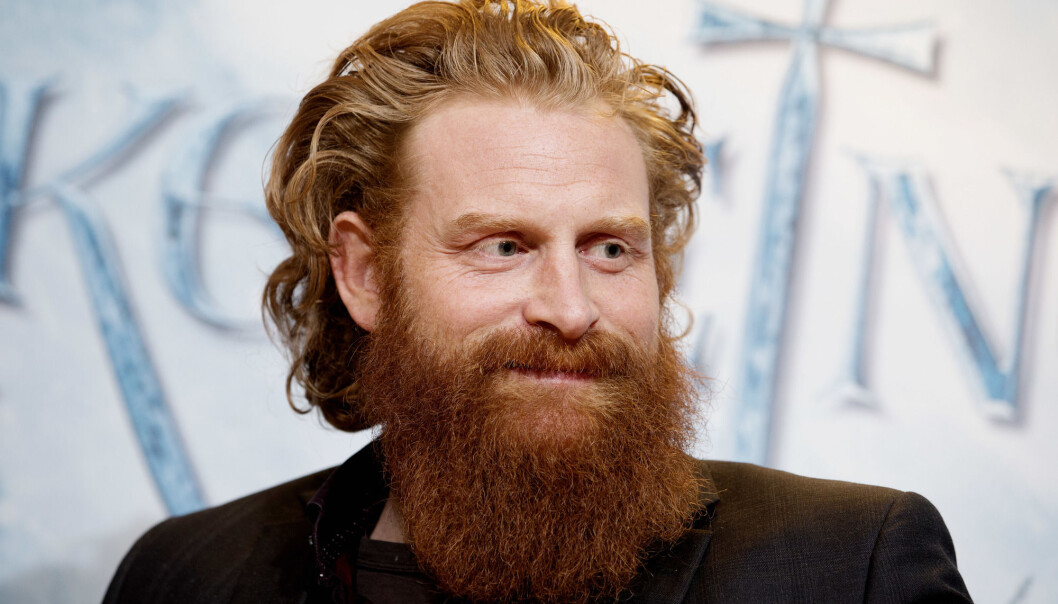 Bildet fra da skuespiller Kristofer Hivju stilte opp til intervjuer og fotografering etter pressevisningen av filmen Birkebeinerne på Filmens Hus i Oslo. Foto: Hkon Mosvold Larsen / NTB Bildet fra da skuespiller Kristofer Hivju stilte opp til intervjuer og fotografering etter pressevisningen av filmen Birkebeinerne på Filmens Hus i Oslo. Foto: Hkon Mosvold Larsen / NTB