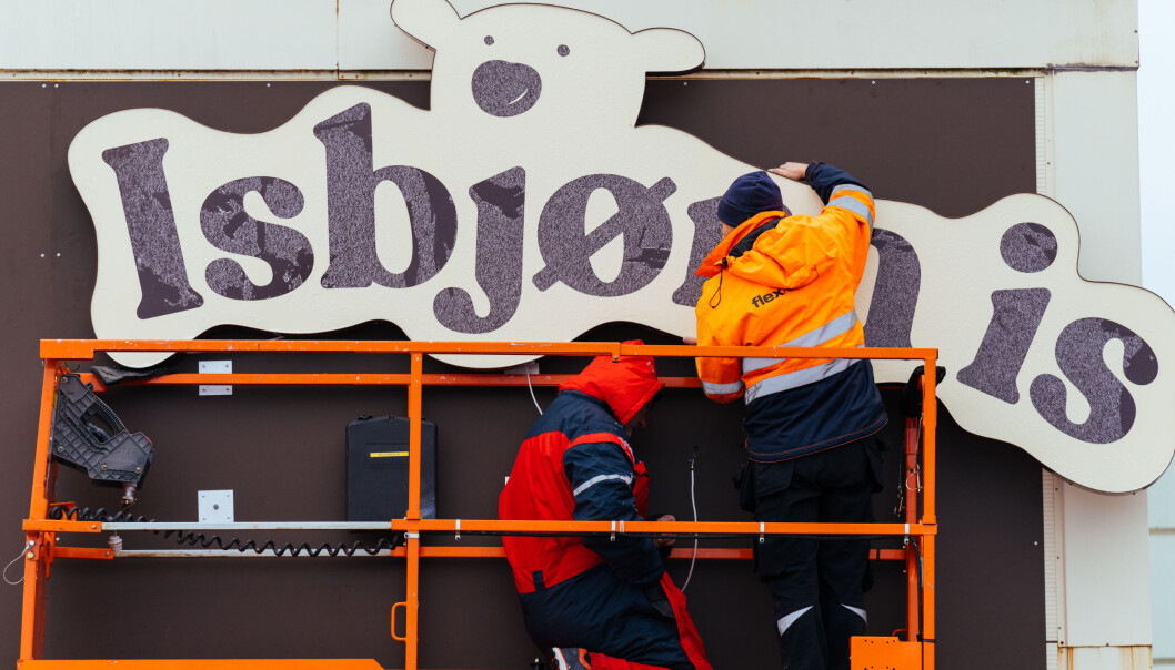 Internt har iskremprodusentet varmet opp til den eksterne lanseringen av rebrandingen siden 28. januar, da de startet med utskiftning av egne merkevaresymboler på fasader og øvrige fasiliteter. Internt har iskremprodusentet varmet opp til den eksterne lanseringen av rebrandingen siden 28. januar, da de startet med utskiftning av egne merkevaresymboler på fasader og øvrige fasiliteter.