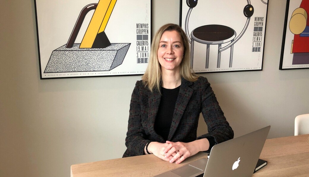 Ellen Katrine Kristensen har tatt med seg familien fra Oslo til Førde. Nå prøver hun å etablere seg med eget byrå i den lille byen. Ellen Katrine Kristensen har tatt med seg familien fra Oslo til Førde. Nå prøver hun å etablere seg med eget byrå i den lille byen.
