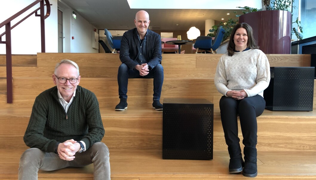 Tore Bakken, direktør for marked og eiendomsutvikling i Entra (t.v.), Bård Hammervold, kundeansvarlig og partner i TRY Råd og Tove Abrahamsen, marketingansvarlig i Entra (t.h.). Tore Bakken, direktør for marked og eiendomsutvikling i Entra (t.v.), Bård Hammervold, kundeansvarlig og partner i TRY Råd og Tove Abrahamsen, marketingansvarlig i Entra (t.h.).