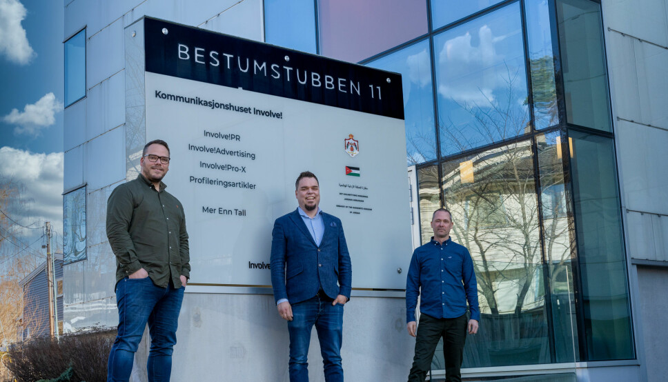 Henning Børve Figenshcou, Øyvind Nedrelid og ny byråleder Chris Kirkemo på plass foran de nye lokalene til Involve i Bestumstubben 11.