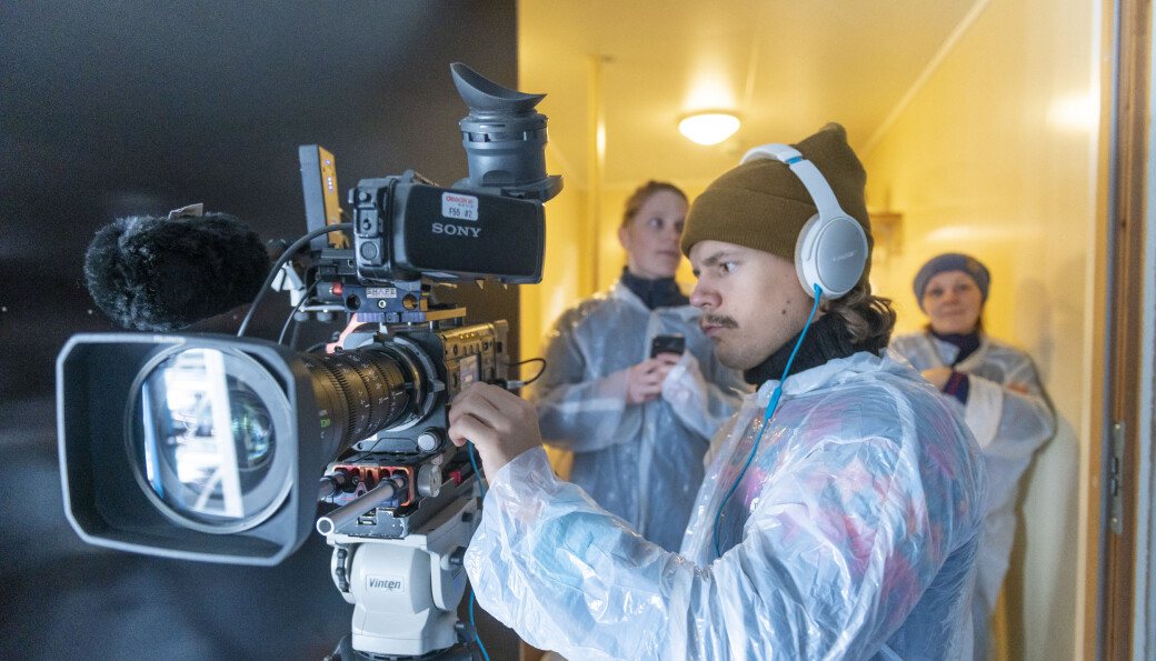 Fotograf Kevin Benum Kjeldsrud under innspilling av visningsfilm for LetSea, Norges største forsøks- og forskningssenter for havbruk. Fotograf Kevin Benum Kjeldsrud under innspilling av visningsfilm for LetSea, Norges største forsøks- og forskningssenter for havbruk.