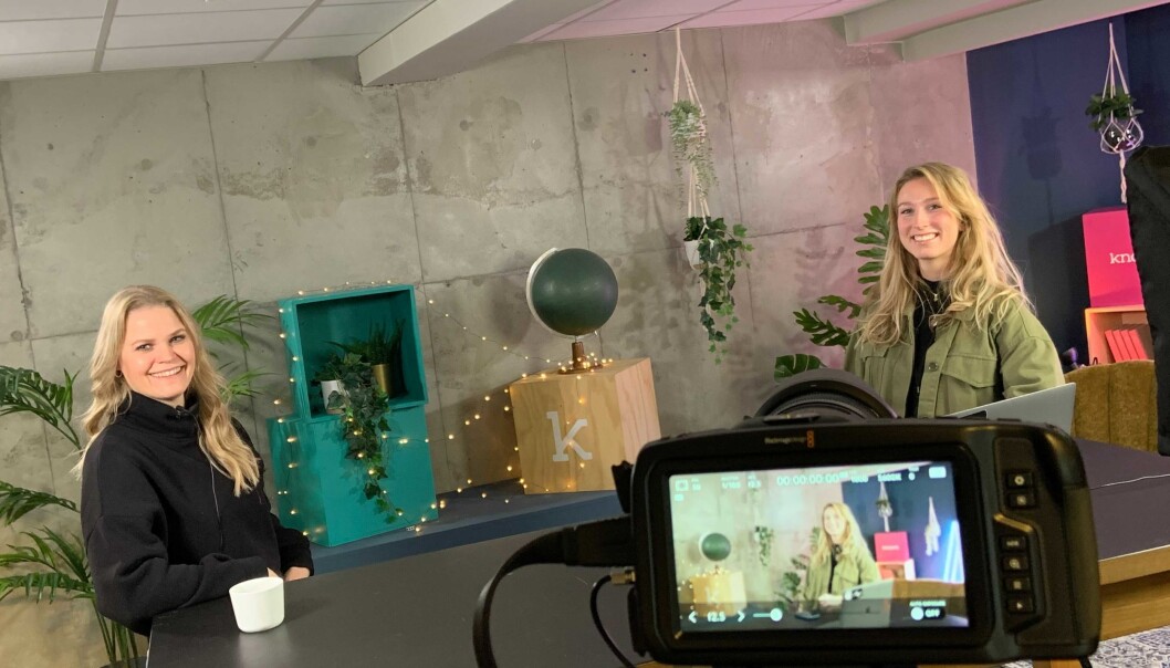 Tjenestedesignere Bente Sogstad og tjeneste- og UX-designer Henrikke Haugan i Knowit Bergen. Tjenestedesignere Bente Sogstad og tjeneste- og UX-designer Henrikke Haugan i Knowit Bergen.