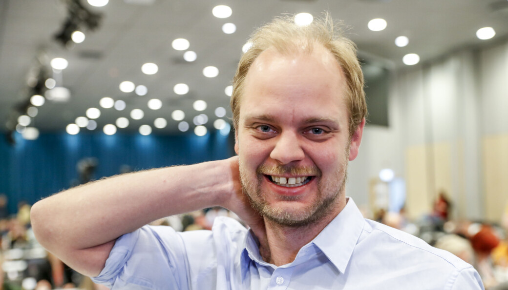 – Når et enkelt parti kan ha flere på kommunikasjon enn det er journalister i de politiske redaksjonene til de store avisene VG, Dagbladet og Aftenposten, da får du et skeivt misforhold mellom politikk, journalistikk og rådgivere. – Når et enkelt parti kan ha flere på kommunikasjon enn det er journalister i de politiske redaksjonene til de store avisene VG, Dagbladet og Aftenposten, da får du et skeivt misforhold mellom politikk, journalistikk og rådgivere.