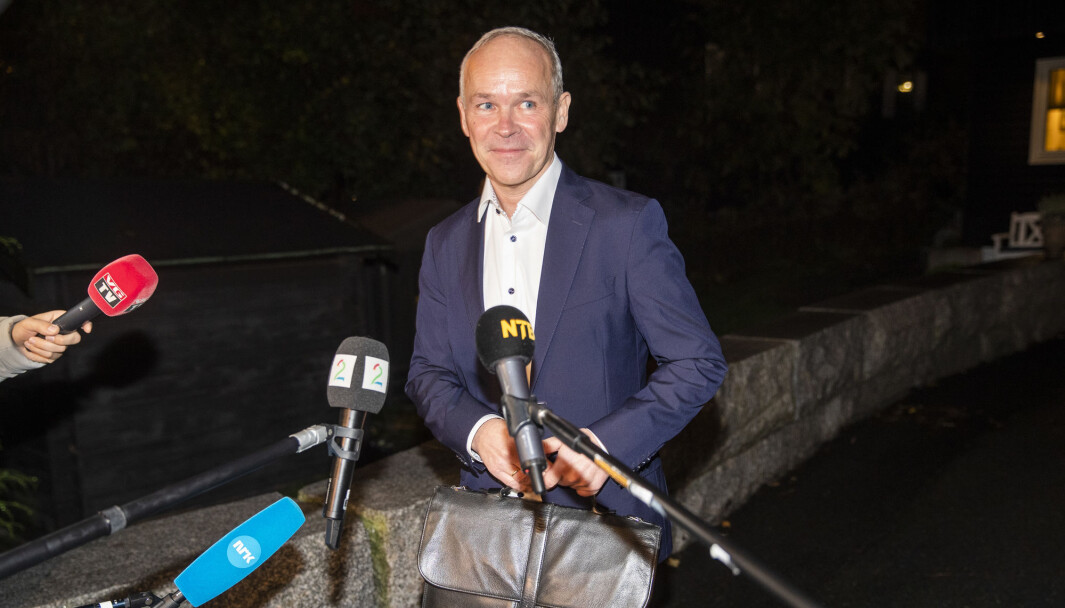 Finansminister Jan Tore Sanner (H) blir intervjuet på morgenen før han skal legge frem statsbudsjettet for 2021. Nå leter Finansdepartementet etter en ny kommunikasjonsrådgiver. Foto: Terje Pedersen / NTB Finansminister Jan Tore Sanner (H) blir intervjuet på morgenen før han skal legge frem statsbudsjettet for 2021. Nå leter Finansdepartementet etter en ny kommunikasjonsrådgiver. Foto: Terje Pedersen / NTB
