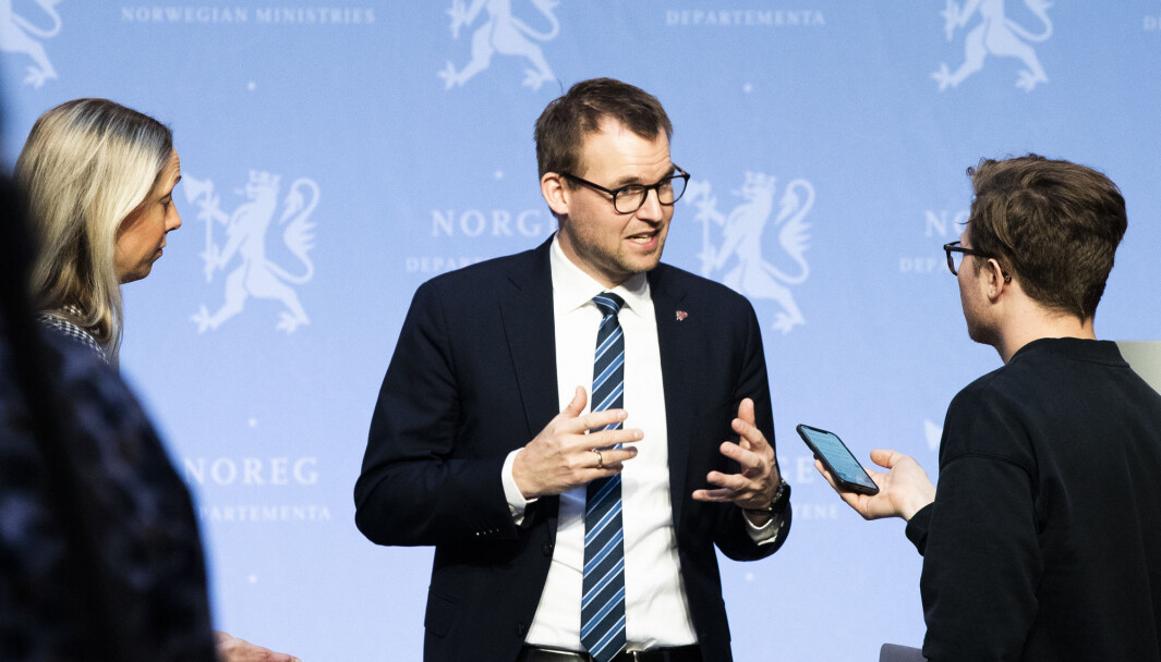 Barne- og familieminister Kjell Ingolf Ropstad under pressekonferanse om koronasituasjonen. Nå søker departementet etter en ny kommunikasjonsrådgiver. Foto: Berit Roald / NTB Barne- og familieminister Kjell Ingolf Ropstad under pressekonferanse om koronasituasjonen. Nå søker departementet etter en ny kommunikasjonsrådgiver. Foto: Berit Roald / NTB