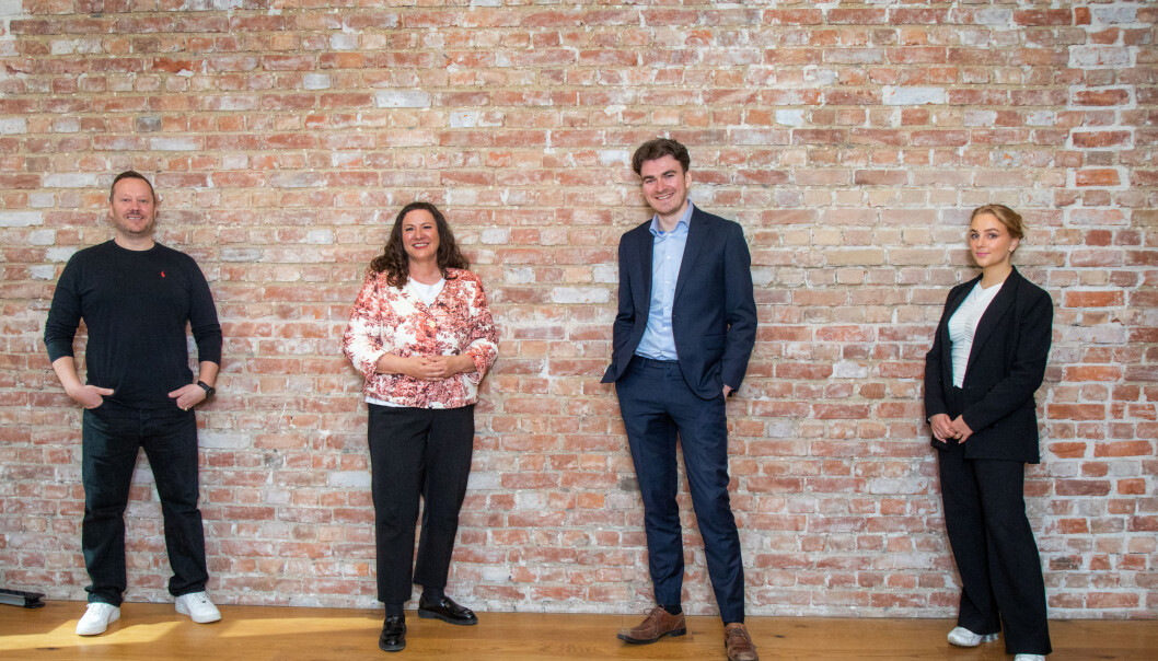 I smittevennlig avstand, fra venstre: Ronny Donberg, Marit Høvik Hartmann, Sebastian Otterhals og Julie H. B. Tveiten I smittevennlig avstand, fra venstre: Ronny Donberg, Marit Høvik Hartmann, Sebastian Otterhals og Julie H. B. Tveiten