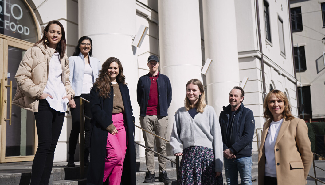 Bjørknes og NKI velger SMFB som nytt byrå. Fra venstre: Belinda Jensen, Yasmin Bhatti, Viktoria Hansson, Linus Hjellström, Pia Ølstad, Lasse Polmar og Cecilie Bryner. Bjørknes og NKI velger SMFB som nytt byrå. Fra venstre: Belinda Jensen, Yasmin Bhatti, Viktoria Hansson, Linus Hjellström, Pia Ølstad, Lasse Polmar og Cecilie Bryner.