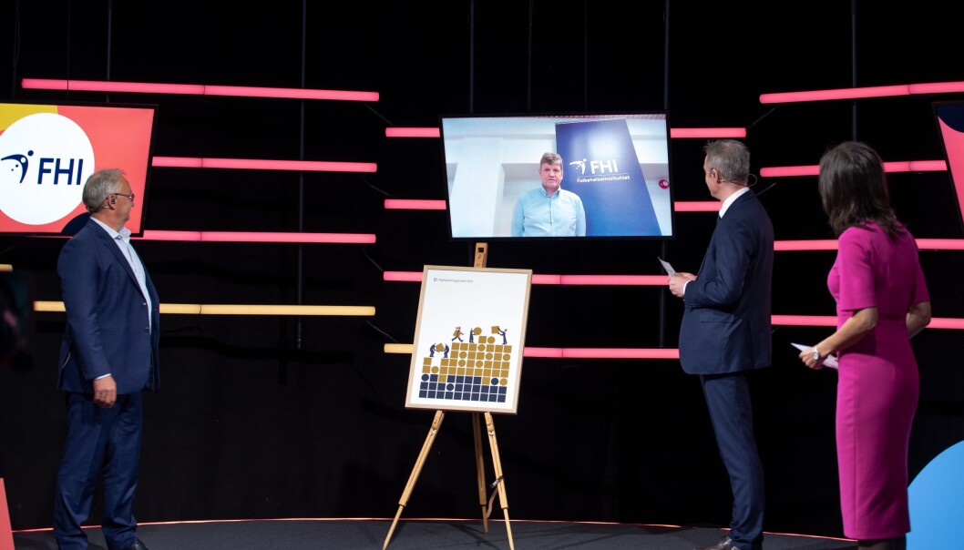 Fra prisoverrekkelsen på Digitaliseringskonferansen onsdag. F.v. juryleder Olav Skarsbø, IT-direktør Roger Schäffer fra Folkehelseinstituttet, direktør Steffen Sutorius fra Digitaliseringsdirektoratet og programleder Siri Lill Mannes. Fra prisoverrekkelsen på Digitaliseringskonferansen onsdag. F.v. juryleder Olav Skarsbø, IT-direktør Roger Schäffer fra Folkehelseinstituttet, direktør Steffen Sutorius fra Digitaliseringsdirektoratet og programleder Siri Lill Mannes.