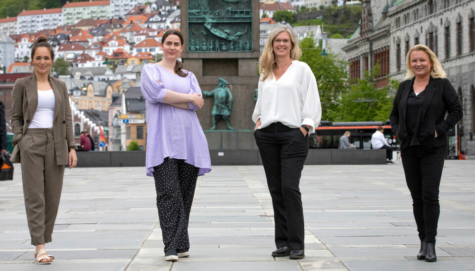 SoMe-redaktør Kristiane Norstad (til venstre), prosjektleder Ina Hilton, strategisk rådgiver Hilde Sander Meling og byråleder Jeanette Galtung Døsvig i Redink ser fram til å samarbeide med Høgskulen i Volda.