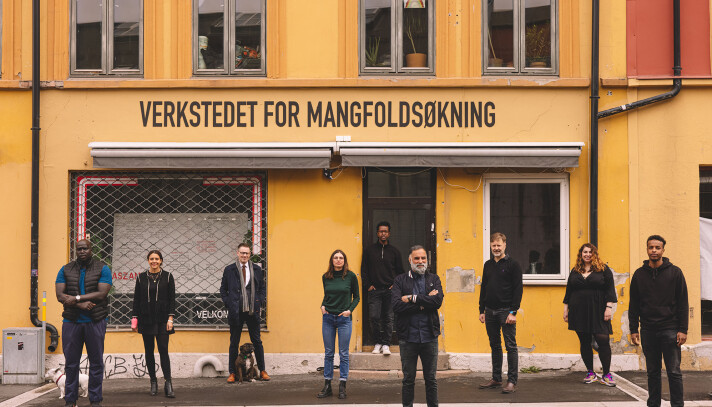 – Som samfunn må vi erkjenne at Norge er mangfoldig. Dette må i større grad prege kommunikasjonstiltakene fra ulike virksomheter, mener Vidar Singh. Her med gjengen fra Vi er OSS. – Som samfunn må vi erkjenne at Norge er mangfoldig. Dette må i større grad prege kommunikasjonstiltakene fra ulike virksomheter, mener Vidar Singh. Her med gjengen fra Vi er OSS.