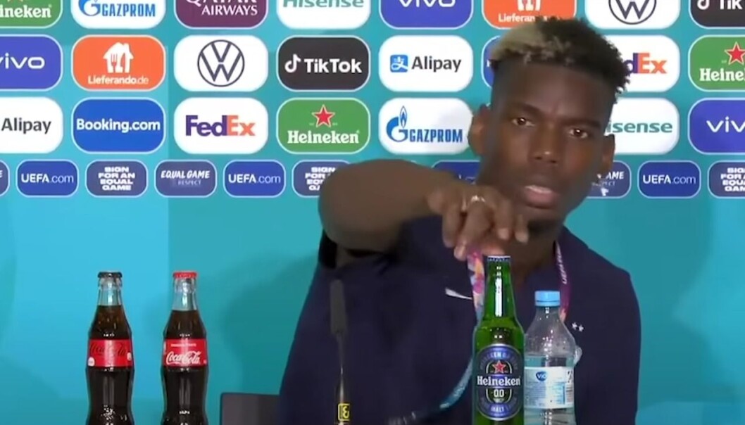 Paul Pogba fjernet flasken med lettøl Paul Pogba fjernet flasken med lettøl