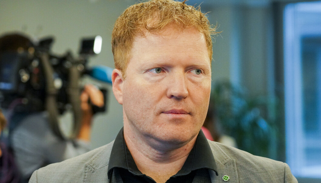 Stortingsrepresentant Sigbjørn Gjelsvik (Sp) reagerer på Dagens Næringslivs undersøkelser av karantenesystemet for politikere som går fra regjeringen til nye jobber. Stortingsrepresentant Sigbjørn Gjelsvik (Sp) reagerer på Dagens Næringslivs undersøkelser av karantenesystemet for politikere som går fra regjeringen til nye jobber.