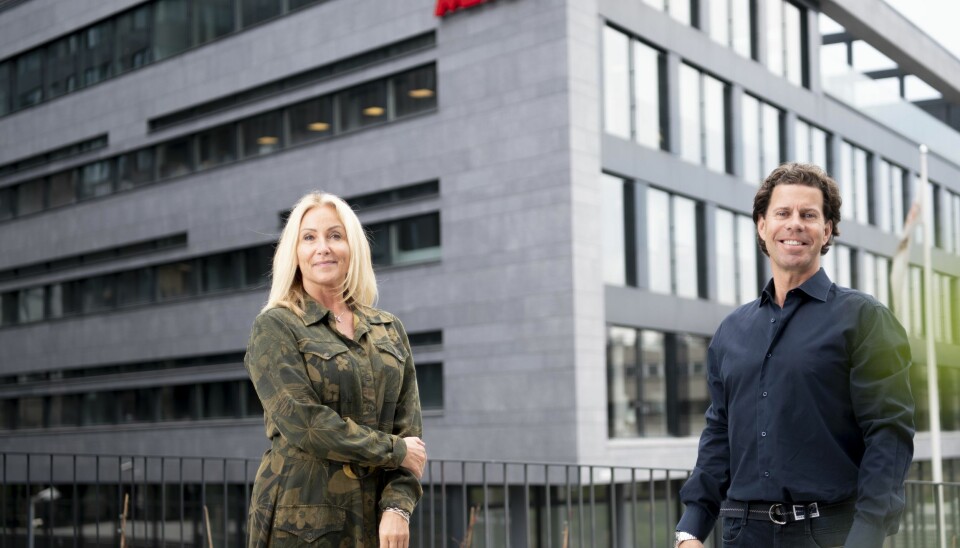 Aksel Sørbye blir nå leder for kommunikasjon og kompetanse i annonseavdelingen hos Aller Media. Her sammen med kommersiell direktør Chris Tallerås Steen hos Aller Media.