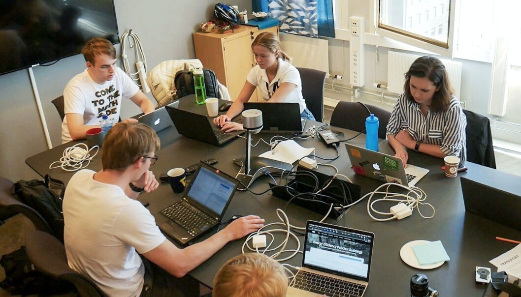 Fra før har Trøndelag Fylkeskommune satset på UngEnergi, som har gitt ungdom sommerjobb i ti år. Nå skal de i samarbeid med Trondheim kommune satse på klimakommunikasjon. Her er redaksjonen for UngEnergi i 2019 bestående av Markus Valås Hagen, Martine Klock Fleten, Sandra Munkhaugen, Sondre Duna Lundemo og Sigve Lysne Fra før har Trøndelag Fylkeskommune satset på UngEnergi, som har gitt ungdom sommerjobb i ti år. Nå skal de i samarbeid med Trondheim kommune satse på klimakommunikasjon. Her er redaksjonen for UngEnergi i 2019 bestående av Markus Valås Hagen, Martine Klock Fleten, Sandra Munkhaugen, Sondre Duna Lundemo og Sigve Lysne