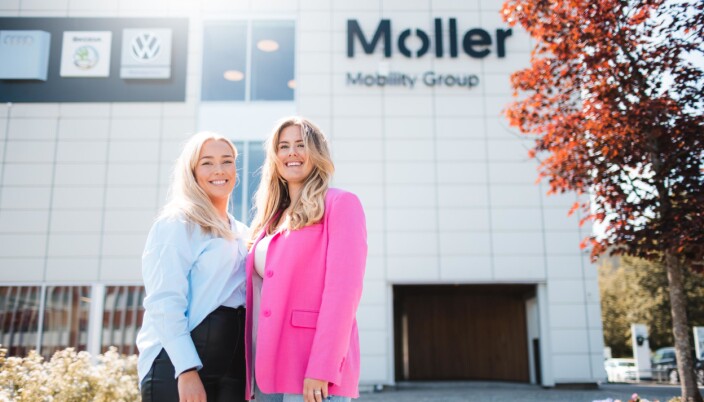 I sommer skal Lisa Hole og Julie Bratsberg jobbe med tjenesteinnovasjon og konseptutvikling for Møller Bil. I tillegg skal de teste ulike konsepter de kommer frem til i løpet av sommeren. I sommer skal Lisa Hole og Julie Bratsberg jobbe med tjenesteinnovasjon og konseptutvikling for Møller Bil. I tillegg skal de teste ulike konsepter de kommer frem til i løpet av sommeren.