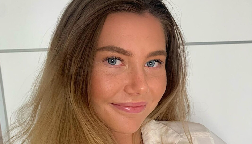 Vilde-Marie Sivertsen la ut en video på TikTok av en drosjesjåfør som seksuelt trakasserte henne. Den videoen har nå fått enorm oppmerksomhet. Sivertsen selv sier hun tenkte seg om lenge før hun la den ut på nettet. Vilde-Marie Sivertsen la ut en video på TikTok av en drosjesjåfør som seksuelt trakasserte henne. Den videoen har nå fått enorm oppmerksomhet. Sivertsen selv sier hun tenkte seg om lenge før hun la den ut på nettet.