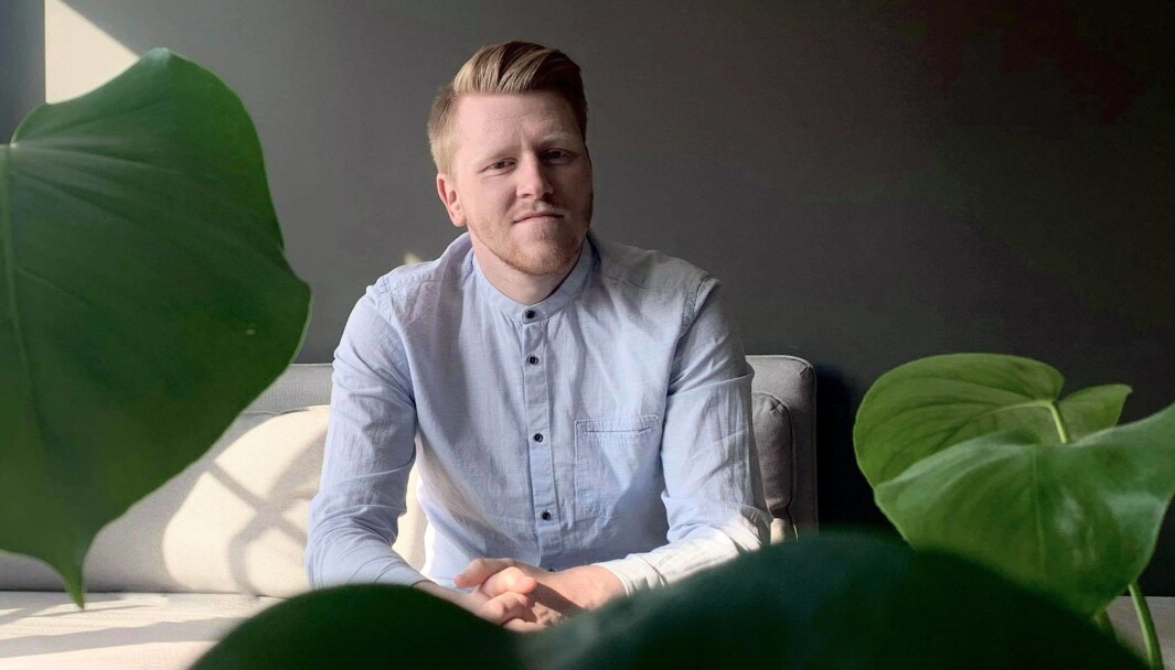 – Jeg opplever at språket i stillingsannonser blir undervurdert, og det er å skyte seg selv i foten, mener Fredrik Fornes. – Jeg opplever at språket i stillingsannonser blir undervurdert, og det er å skyte seg selv i foten, mener Fredrik Fornes.