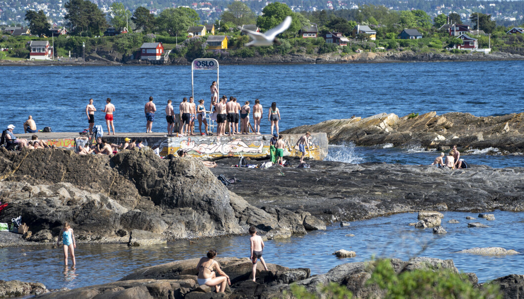 Hovedstadens innbyggere trekker til sjø og vann og koser seg i varmen. På Bygdøy var det mye mennesker.Foto: Terje Pedersen / NTB Hovedstadens innbyggere trekker til sjø og vann og koser seg i varmen. På Bygdøy var det mye mennesker.Foto: Terje Pedersen / NTB