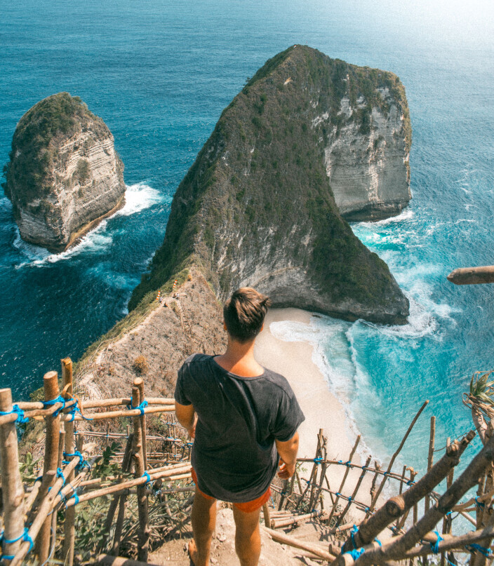 Mads har opplevd store deler av verden, her er han på Nusa Penida island i Bali Mads har opplevd store deler av verden, her er han på Nusa Penida island i Bali