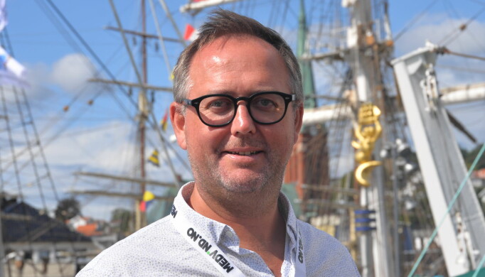 Kreativ leder og gründer av Medvind eventbyrå, Joakim Moe Røisland, om bord på skuta under Arendalsuka 2021.