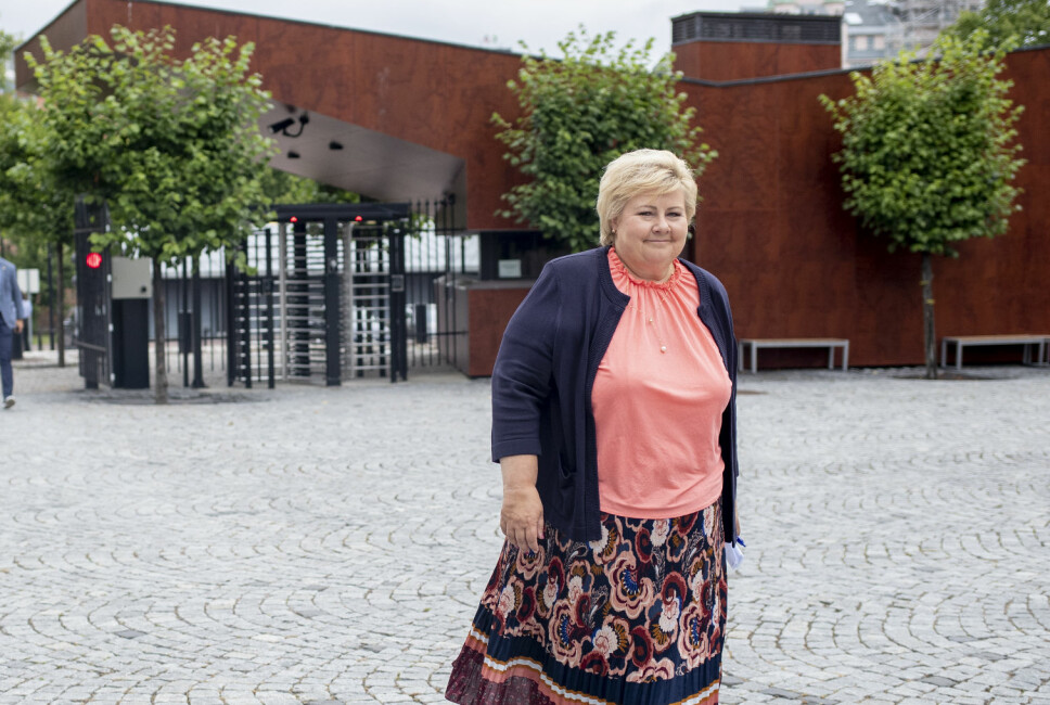Erna Solberg støtter Arne-aksjonen. Her avbildet utenfor Statsministerens kontor (SMK) i Oslo før regjeringskonferanse.