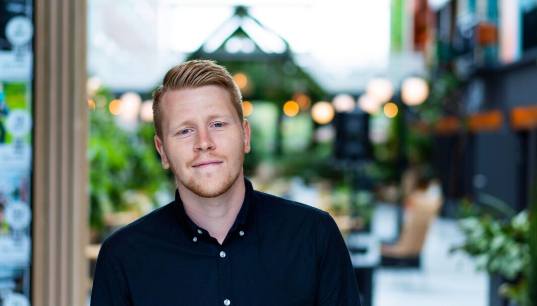 – Fordelen er at du kan skrive poster som nærmest blir som blogginnlegg, sier Fredrik Fornes om den nye maksgrensen på LinkedIn. – Fordelen er at du kan skrive poster som nærmest blir som blogginnlegg, sier Fredrik Fornes om den nye maksgrensen på LinkedIn.