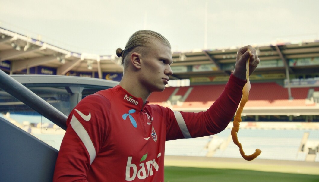 Et av Erling Braut Haalands ritualer før kamp er å skrelle en appelsin perfekt. Et av Erling Braut Haalands ritualer før kamp er å skrelle en appelsin perfekt.