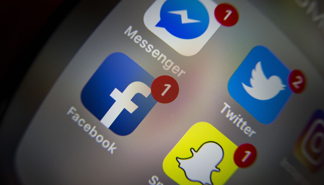 Facebook og Twitter føyer seg inn i rekken av teknologiselskaper som er bøtelagt i Russland. Facebook og Twitter føyer seg inn i rekken av teknologiselskaper som er bøtelagt i Russland.
