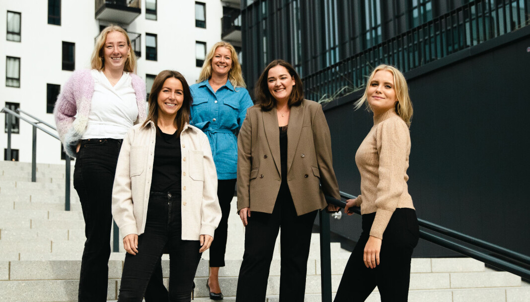 F.v. Sandra Follestø, Mari Vasaasen, Henriette Leikanger, Liva Adéle Sparboe, og Marielle Lyseggen i HyperRedink. F.v. Sandra Follestø, Mari Vasaasen, Henriette Leikanger, Liva Adéle Sparboe, og Marielle Lyseggen i HyperRedink.