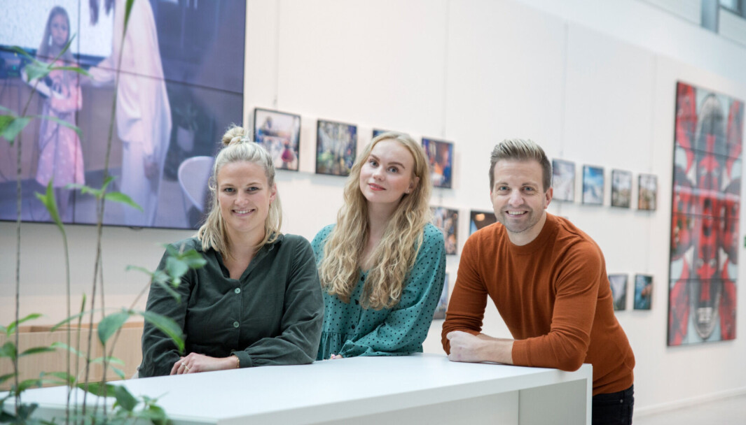 Nora Fossem Nygaard og Jenny Oppegård Birkeland har fått jobb i Ifs kommunikasjonsstab. Her sammen med kommunikasjonsdirektør i If, Andreas Handeland. Nora Fossem Nygaard og Jenny Oppegård Birkeland har fått jobb i Ifs kommunikasjonsstab. Her sammen med kommunikasjonsdirektør i If, Andreas Handeland.