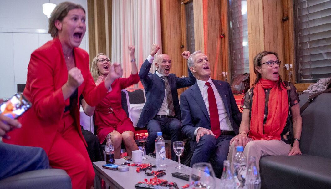 Ap-leder Jonas Gahr Støre jubler under Arbeiderpartiets valgvake på Folkets hus ved stortingsvalget 2021. Fra venstre rådgiverne Tale Jordbakke, Siri Storstein Hytten, Thomas Boe Hornburg, Støre og Støres kone Marit Slagsvold.Foto: Javad Parsa / NTB Ap-leder Jonas Gahr Støre jubler under Arbeiderpartiets valgvake på Folkets hus ved stortingsvalget 2021. Fra venstre rådgiverne Tale Jordbakke, Siri Storstein Hytten, Thomas Boe Hornburg, Støre og Støres kone Marit Slagsvold.Foto: Javad Parsa / NTB