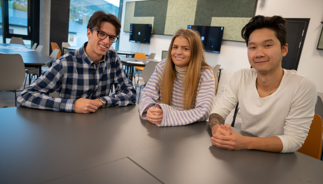 Volda-studentane Henrik Lennertzen (frå venstre), Eli Maria Helland og Stian Woo Andersson. Volda-studentane Henrik Lennertzen (frå venstre), Eli Maria Helland og Stian Woo Andersson.