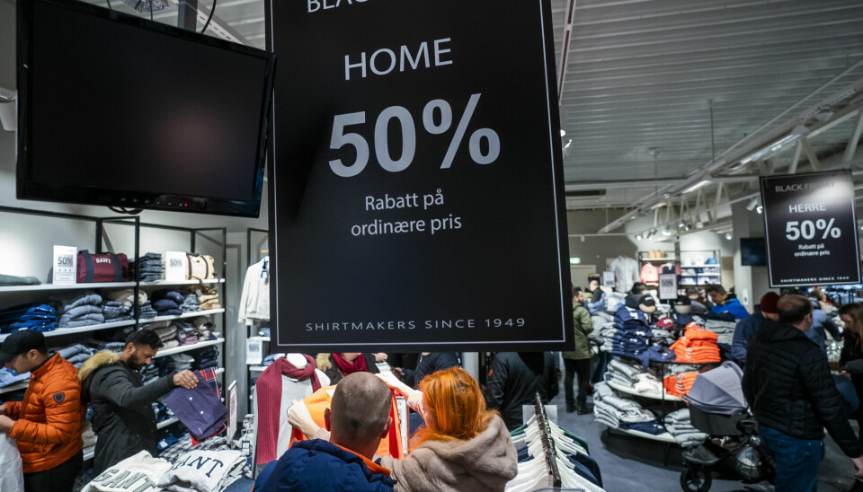 Illustrasjonsbilde: Hundrevis av kunder stormer butikkene i morgentimene på Oslo Fashion Outlet i Vestby på jakt etter gode tilbud i forbindelse med Black Friday i 2019.