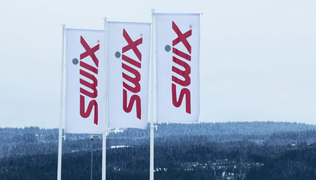 Illustrasjonsbilde: Swix flagg ved skismøring-og skiustyrsfabrikken i Lillehammer. Illustrasjonsbilde: Swix flagg ved skismøring-og skiustyrsfabrikken i Lillehammer.