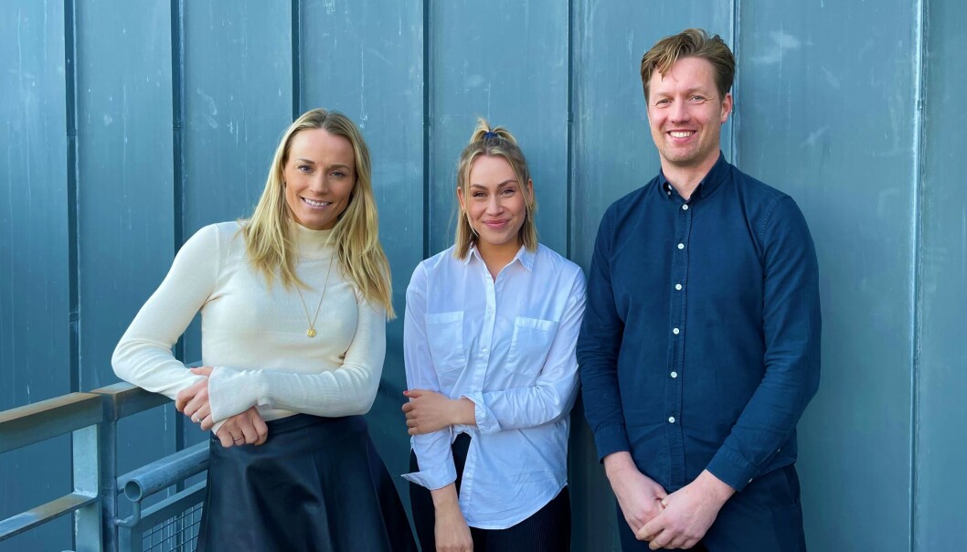 Influenser Helén Skogstad (i midten) er ansatt som visuell innholdsprodusent i Nordea. Her sammen med Cecilie Svegaarden Thune, leder av Banking Marketing & Communication og Henrik Arneberg som er innholdssjef i samme avdeling. Influenser Helén Skogstad (i midten) er ansatt som visuell innholdsprodusent i Nordea. Her sammen med Cecilie Svegaarden Thune, leder av Banking Marketing & Communication og Henrik Arneberg som er innholdssjef i samme avdeling.