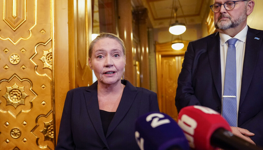 Stortingspresident Eva Kristin Hansen snakker med pressen etter et møte de parlamentariske ledere i Stortinget om pendlersaken. Stortingspresident Eva Kristin Hansen snakker med pressen etter et møte de parlamentariske ledere i Stortinget om pendlersaken.