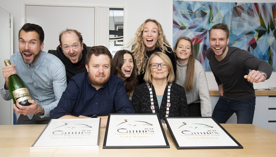 Vinnerteamet bak videoen «Sorry, not sorry», (f.v) Thomas Eikeland Fiskå, Andreas van der Eynden, Øivind Dagsvik Eskedal, Maria van Schoor, Susanne Hulda Tollerød, Sunniva Whittaker, Terese Birkeland og Morten Tjosås Torjussen. Vinnerteamet bak videoen «Sorry, not sorry», (f.v) Thomas Eikeland Fiskå, Andreas van der Eynden, Øivind Dagsvik Eskedal, Maria van Schoor, Susanne Hulda Tollerød, Sunniva Whittaker, Terese Birkeland og Morten Tjosås Torjussen.